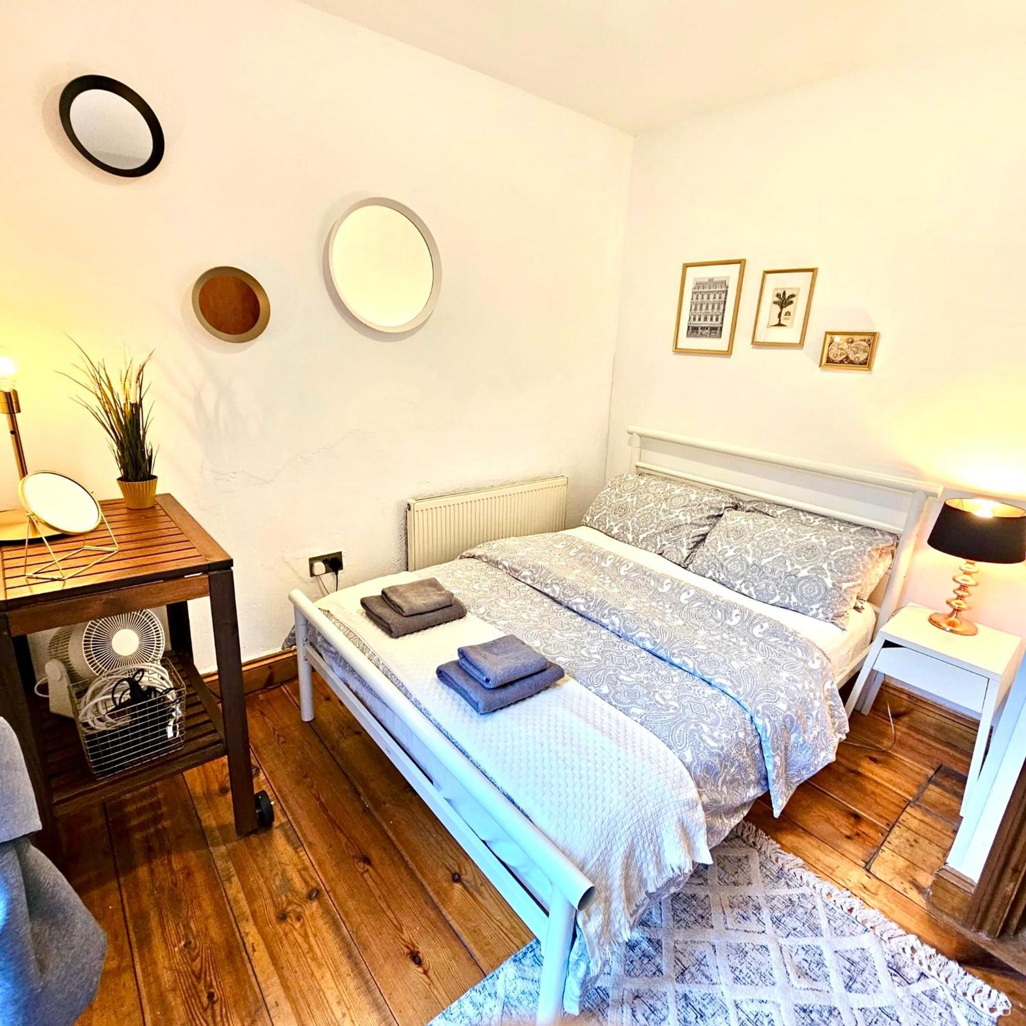 Lovely 1 Bed Apartment 2 Min To Station Londyn Zewnętrze zdjęcie